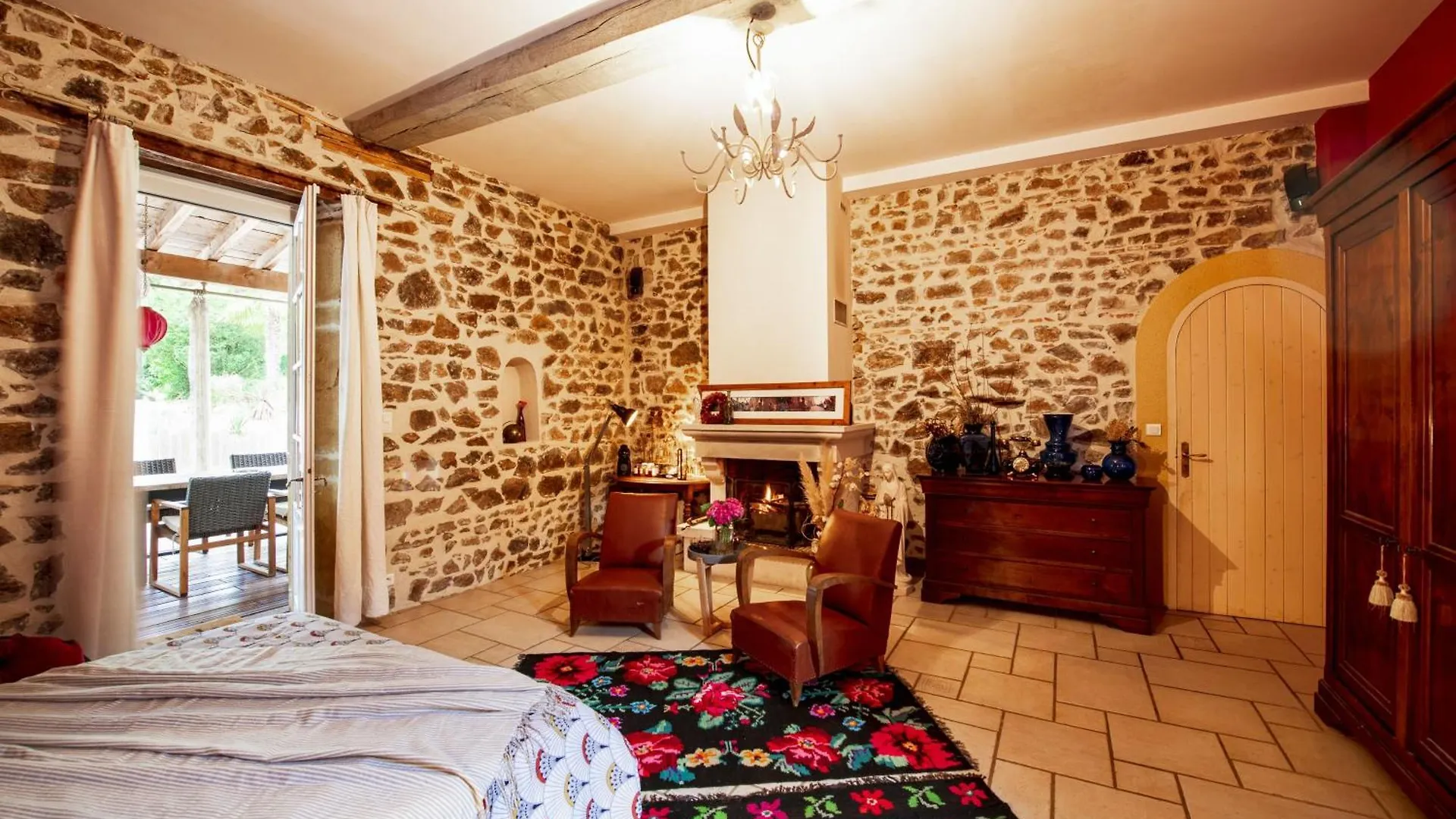 Chambre D'Hote De Charme Piscine Et Jacuzzi Privatisable, Manoir, 1H Lyon Lay France