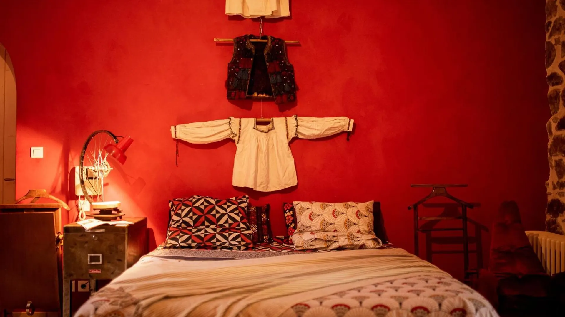 Chambre D'Hote De Charme Piscine Et Jacuzzi Privatisable, Manoir, 1H Lyon Lay 0*,  France