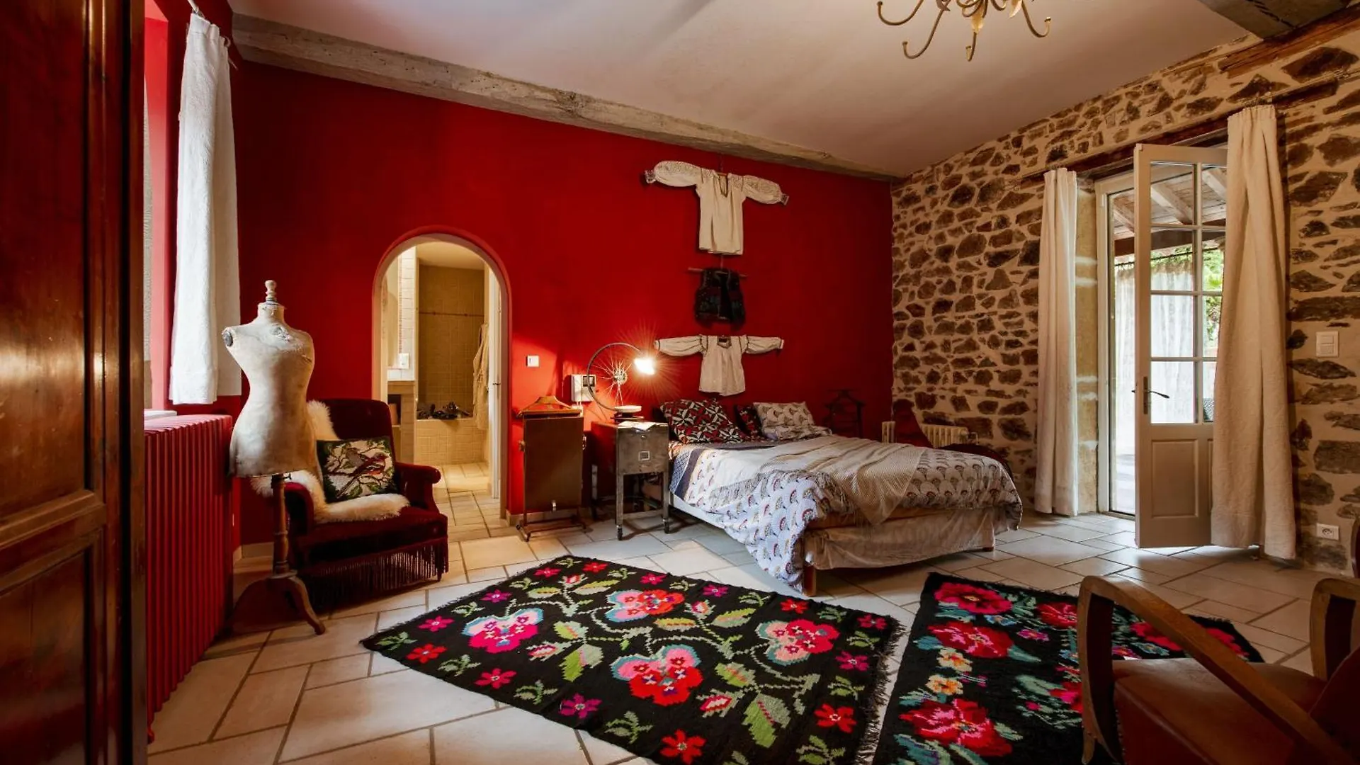 Bed & Breakfast Chambre D'Hote De Charme Piscine Et Jacuzzi Privatisable, Manoir, 1H Lyon Lay France