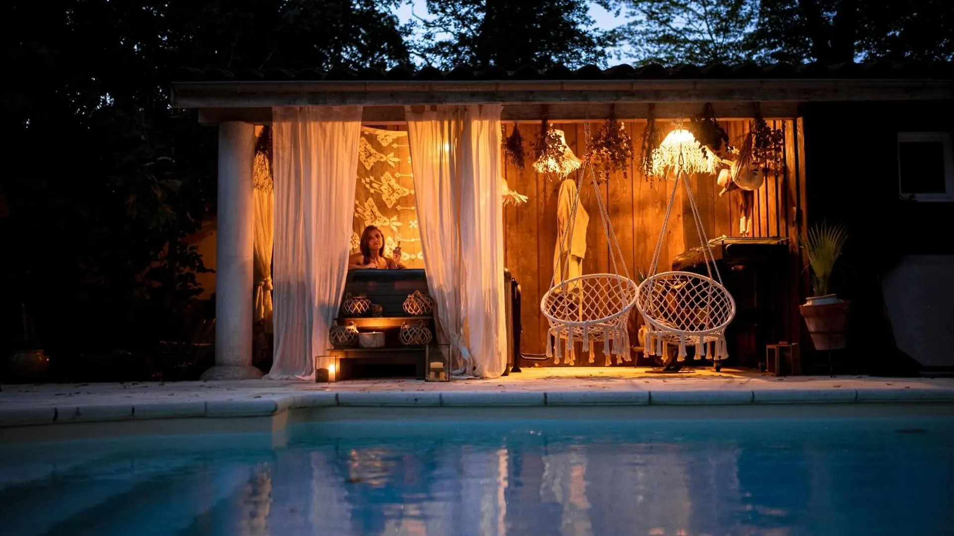 Chambre D'Hote De Charme Piscine Et Jacuzzi Privatisable, Manoir, 1H Lyon Lay